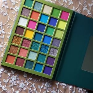 Bonita Emotion Collection New/never used. Makeup Depot